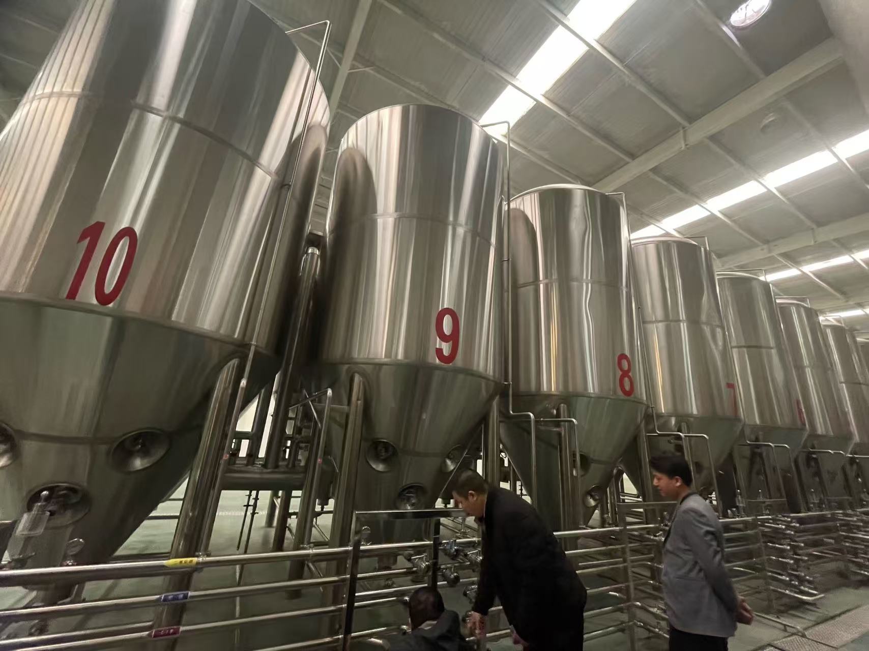 立山精酿啤酒设备厂—平面布置、设备设计、制造、调试、培训等一条龙服务